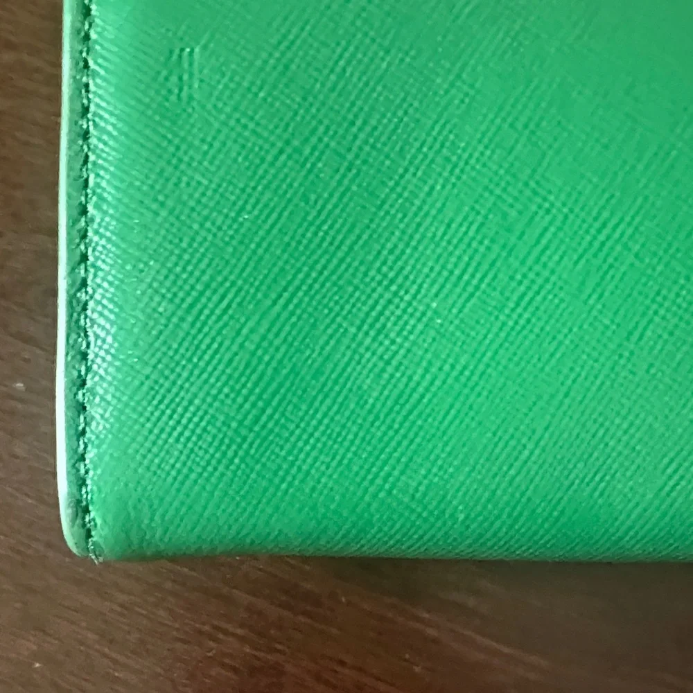 Tory Burch Bright Green Leather Continental Wallet with Gold Logo - Picture 11 of 13